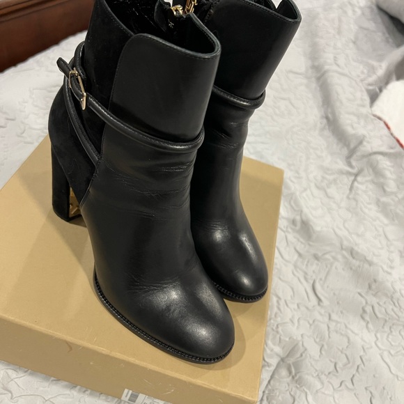 Woman’s Burberry Booties - Picture 5 of 7